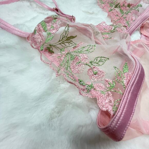 🔥NWOT ASOS Floral Embroidered Mesh Strappy Lingerie Bodysuit  Pink Size 10 - Picture 3 of 13